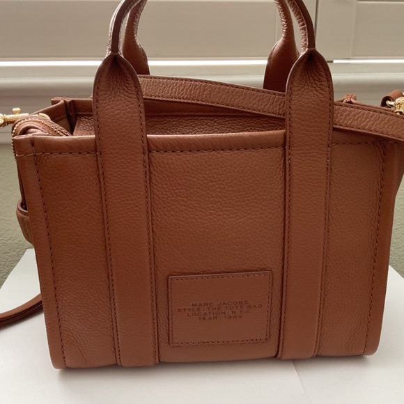 Marc Jacob’s The Leather Small Tote Bag - Picture 3 of 8